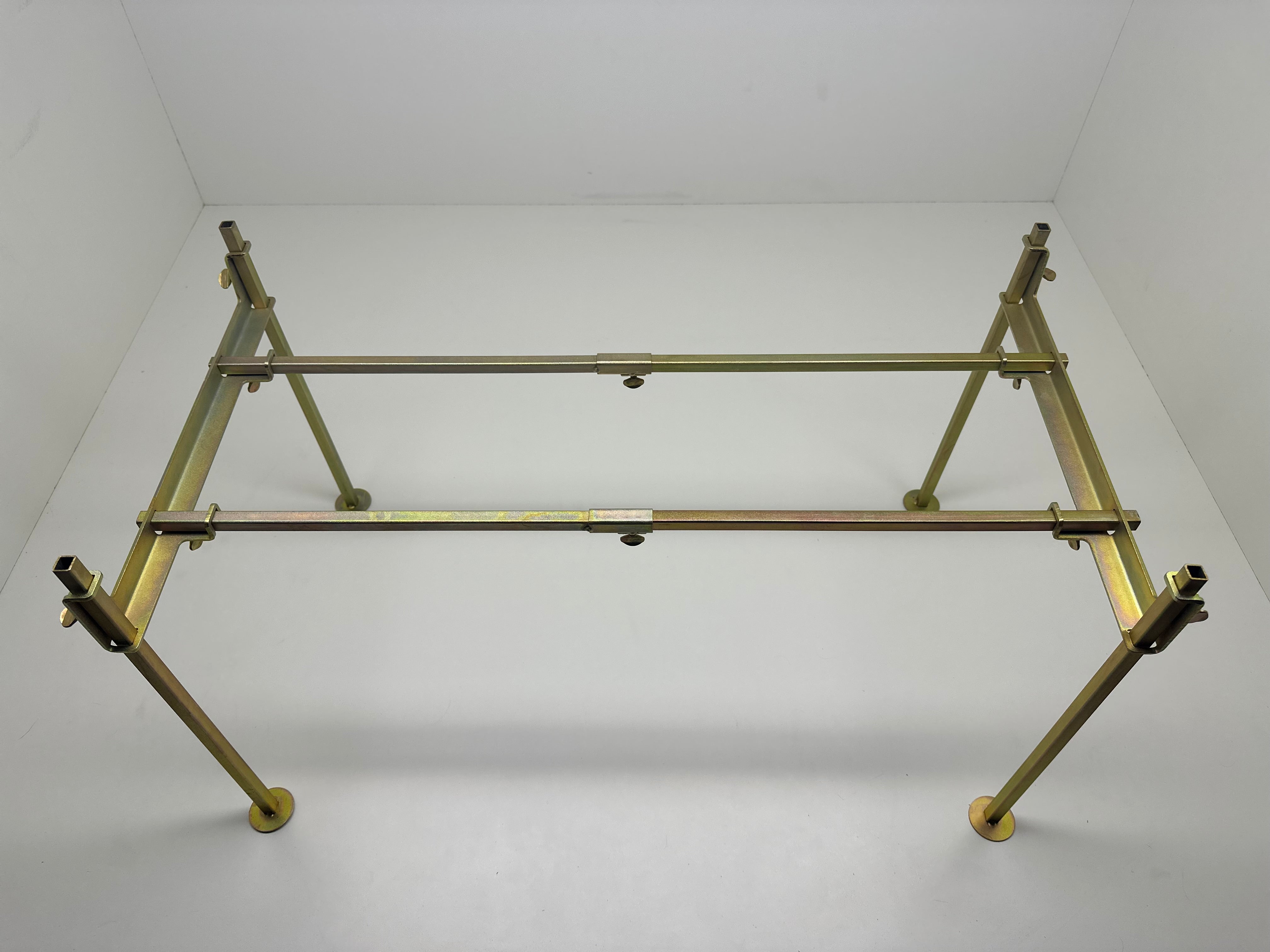 Gold Cube Universal Stand